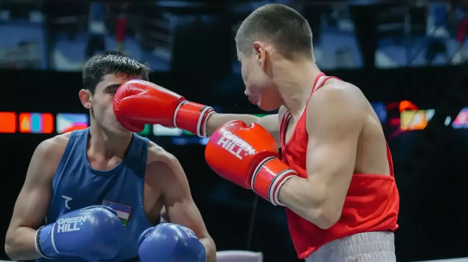 Казахстан выиграл у Узбекистана мужской медальный зачет ЧА-2026 по боксу