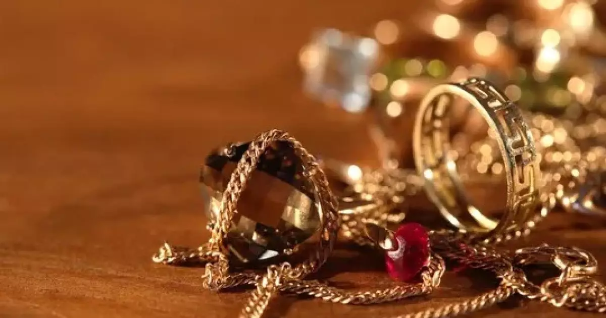  Жасөспірім анасының әшекейлерін ломбардқа салып, IPhone алмақ болған 