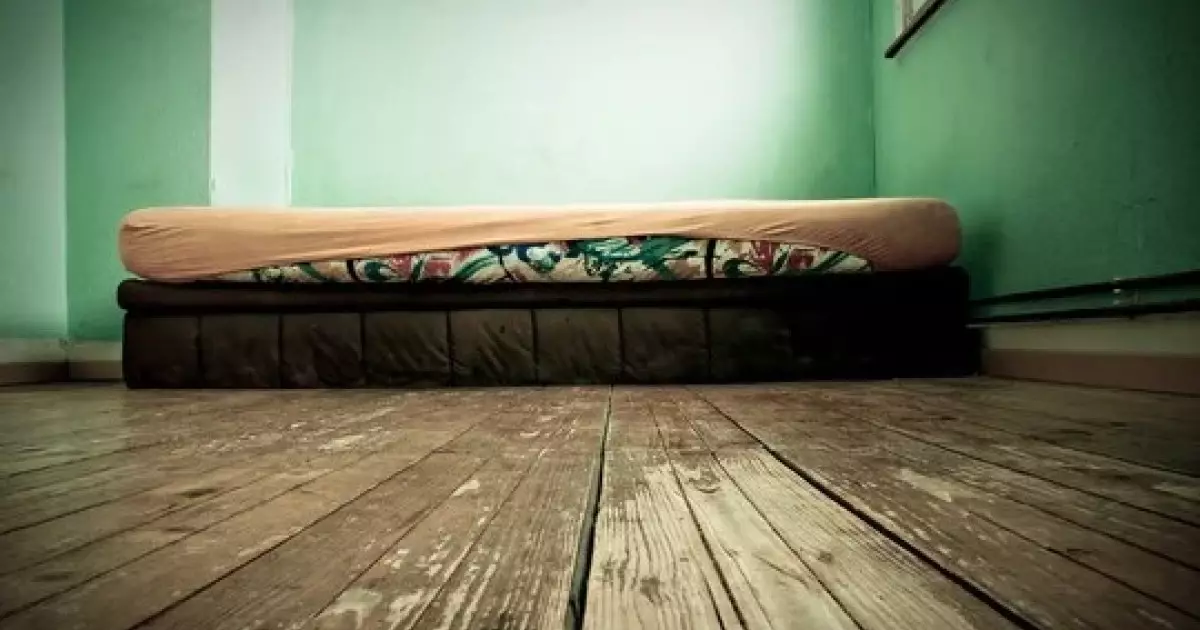  Үш ер адам әйелді өлтіріп, денесін кереуеттің ішінде жасырған 