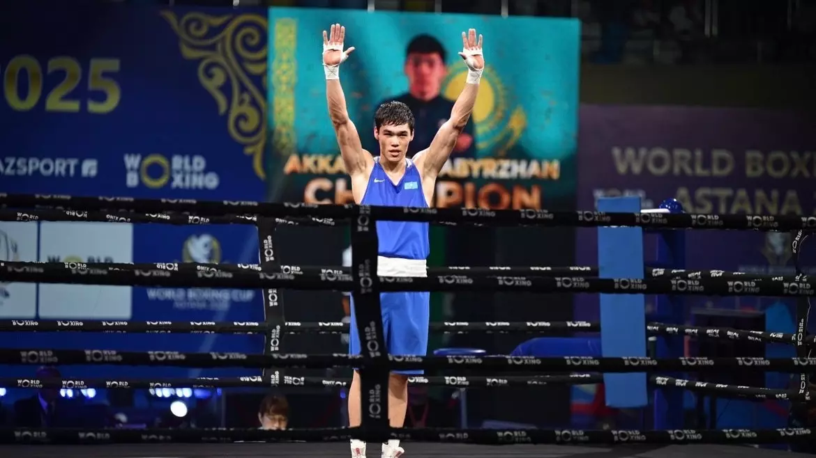 Төрт алтын: Қазақстан боксшылары Азия чемпионатында Өзбекстанның алдын орап кетті