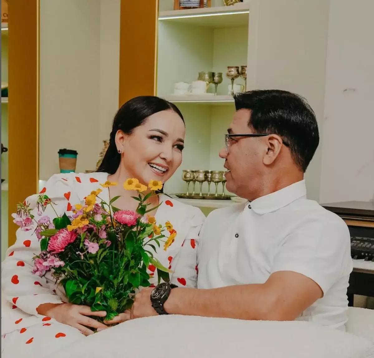 Жанболат пен Жазира келініне ерекше сый жасады