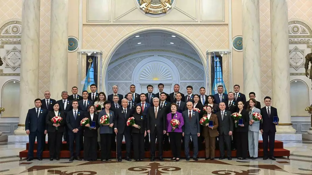 Президент вручил ряд государственных наград ученым