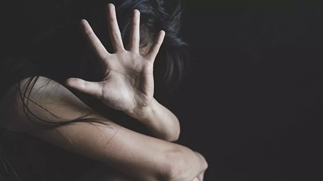 Алматыда 15 жастағы жетім қызға 8 жігіт зорлық көрсеткен