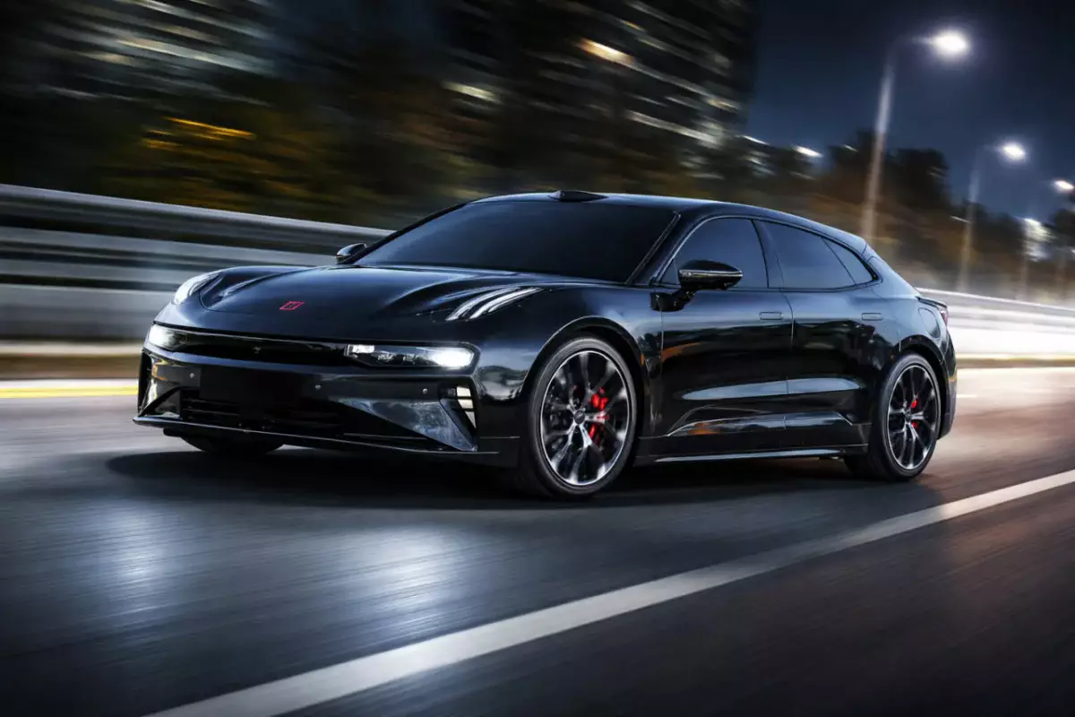 Еще один водитель Zeekr устроил гонки, на этот раз в Астане