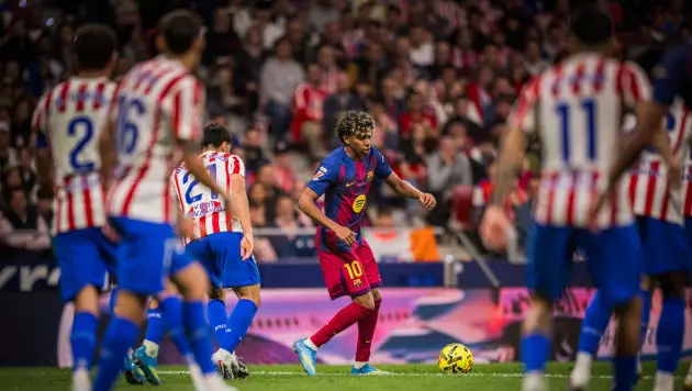 Арбитр матча "Барселона" – "Атлетико" лишился игр в ЛЧ