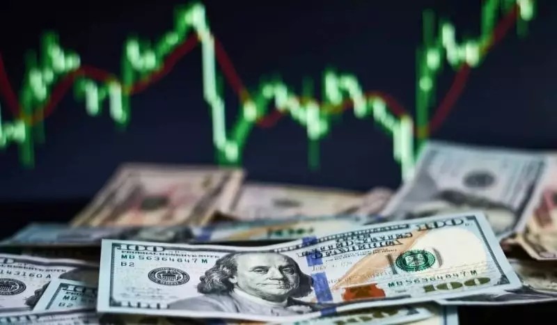 Доллар снова рухнул на торгах в Казахстане