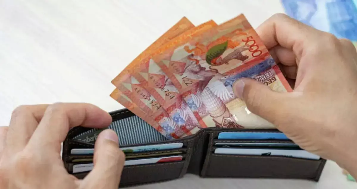 В Казахстане реальные зарплаты рухнули: названы самые пострадавшие профессии - новости на Lada.kz 10.04.2026