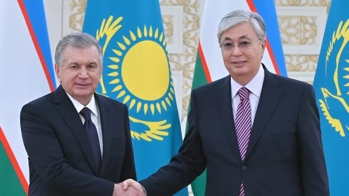 Тоқаев пен Мирзиёев бейресми кездесу өткізеді