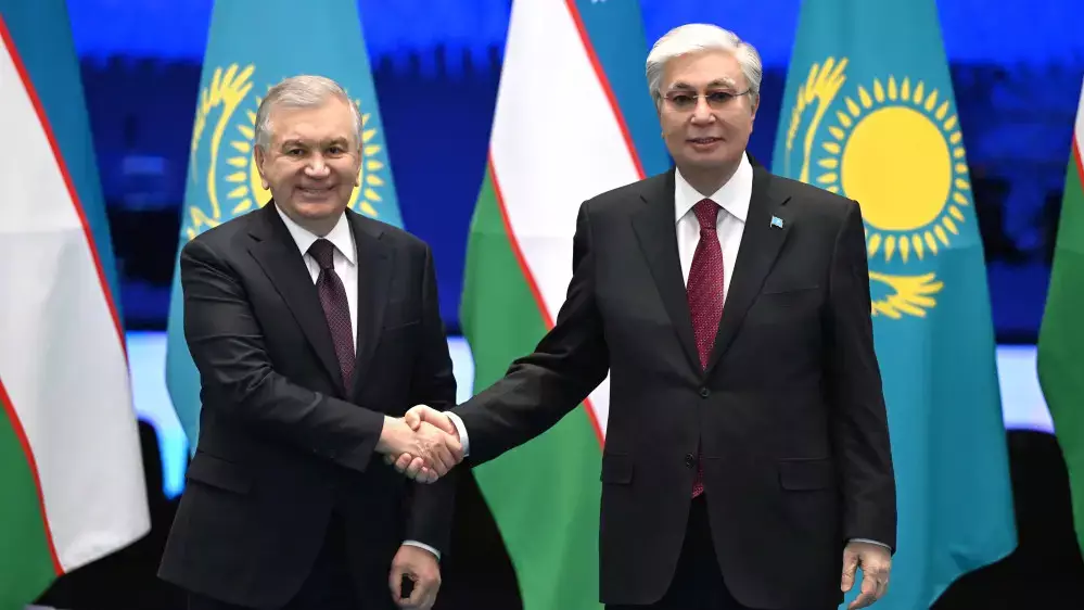 Тоқаев пен Мирзиёев бейресми кездесу өткізеді