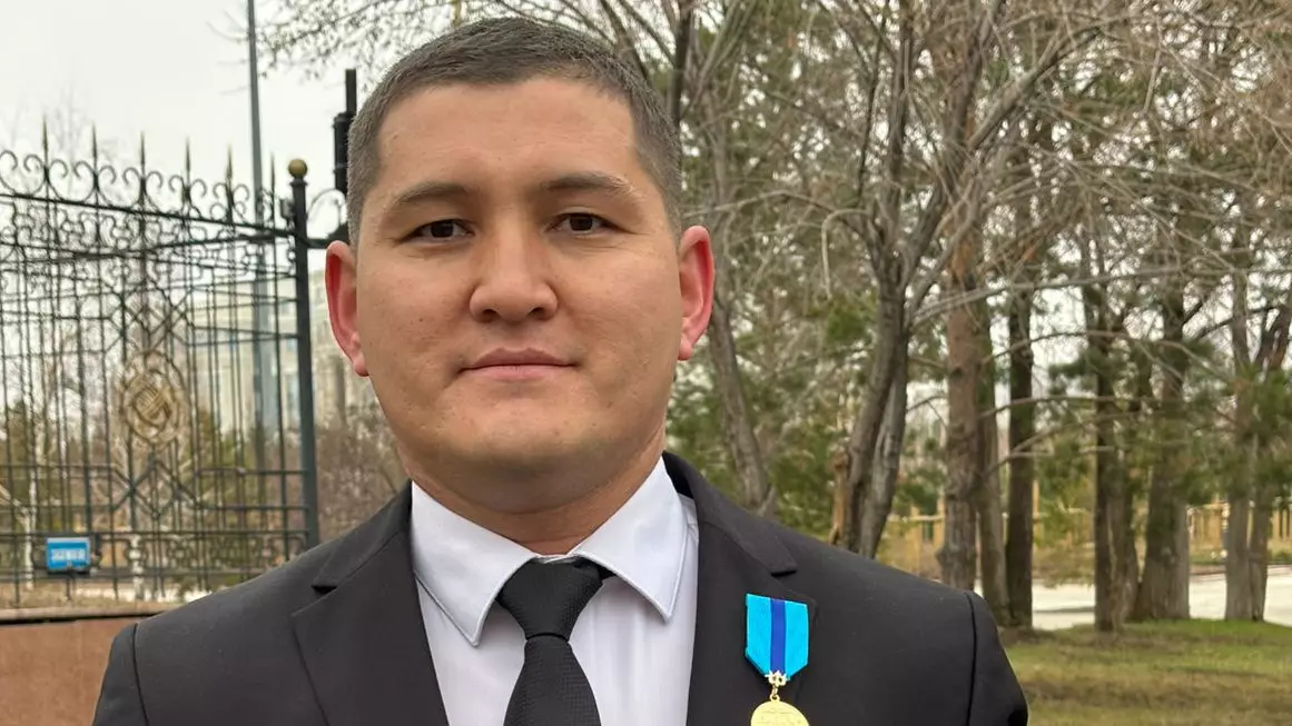 Бұл марапат жігер берді: Президент қолынан медаль алған ғалым әсерімен бөлісті