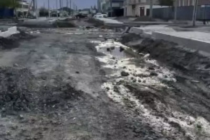 Атырауда бір жыл өтсе де жөнделмеген жол: бюджет қайда кетті?