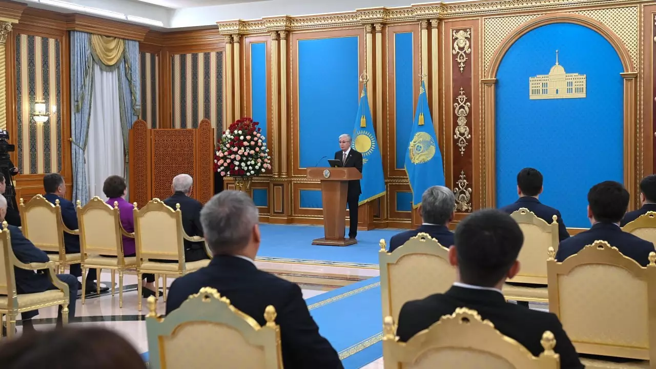 Қазақ ғылымының болашағы – көзі ашық, көкірегі ояу жастардың қолында – Президент