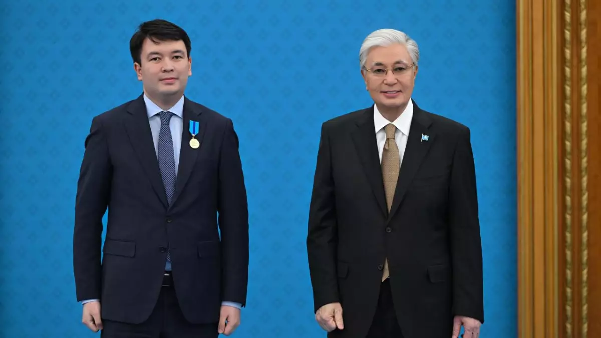 Токаев наградил ученого из Академии госуправления медалью «Ерен еңбегі үшін»