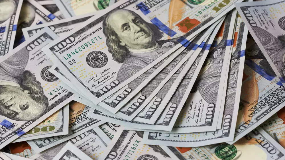 Выборы в августе, контроль за долларами, военные сборы. Главные новости за 10 апреля