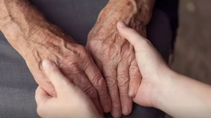 Казахстан стареет: на 100 детей приходится уже почти 33 пожилых