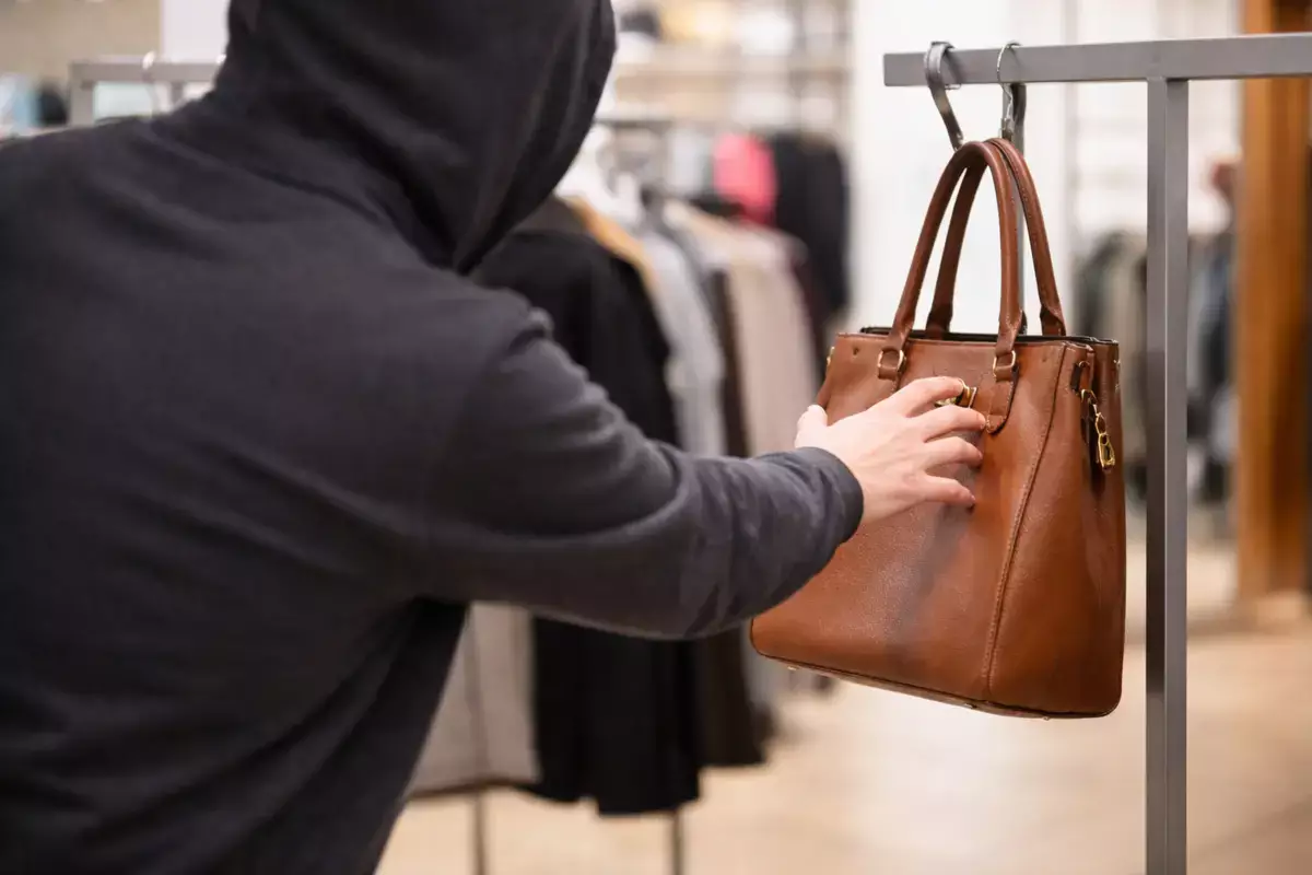 В Актау мужчину осудили на два года за кражу сумки с деньгами - новости на Lada.kz 10.04.2026