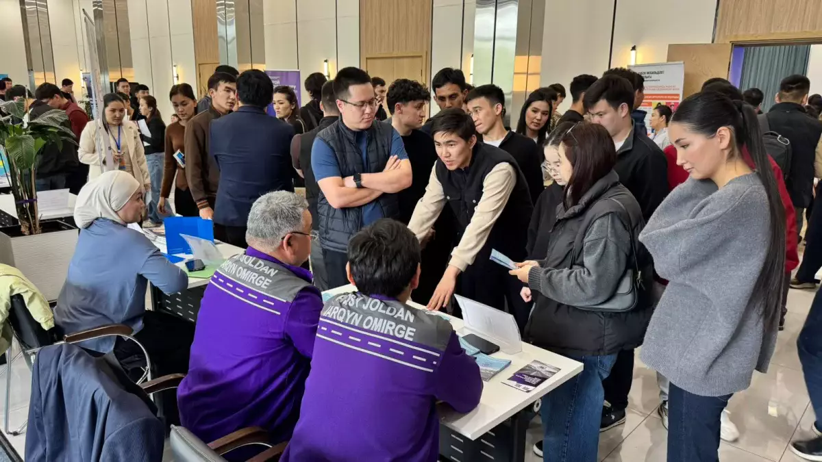 Алматыда  студенттерге арналған мамандықтар жәрмеңкесі өтті
