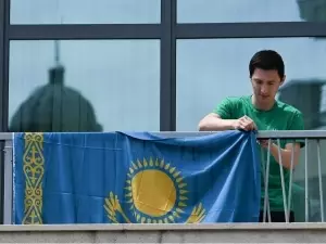 Казахстан разрешит более широкое общественное использование национального флага.