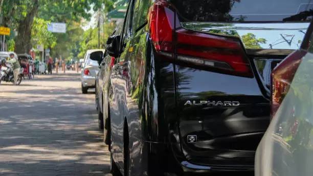 Сколько нарушителей на Toyota Alphard выявили камеры за три месяца