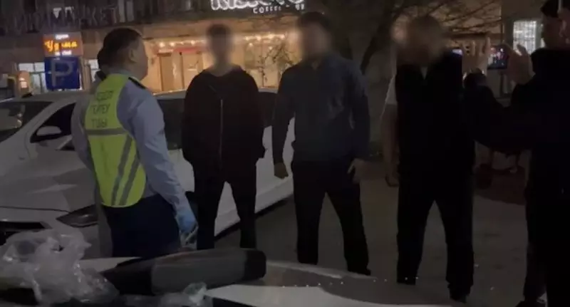 В машине алматинцев нашли наркотики на 25 млн тенге и оружие