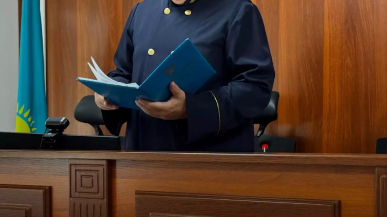 Павлодарда 13-тегі қызды зорлаған студент 10 жылға сотталды