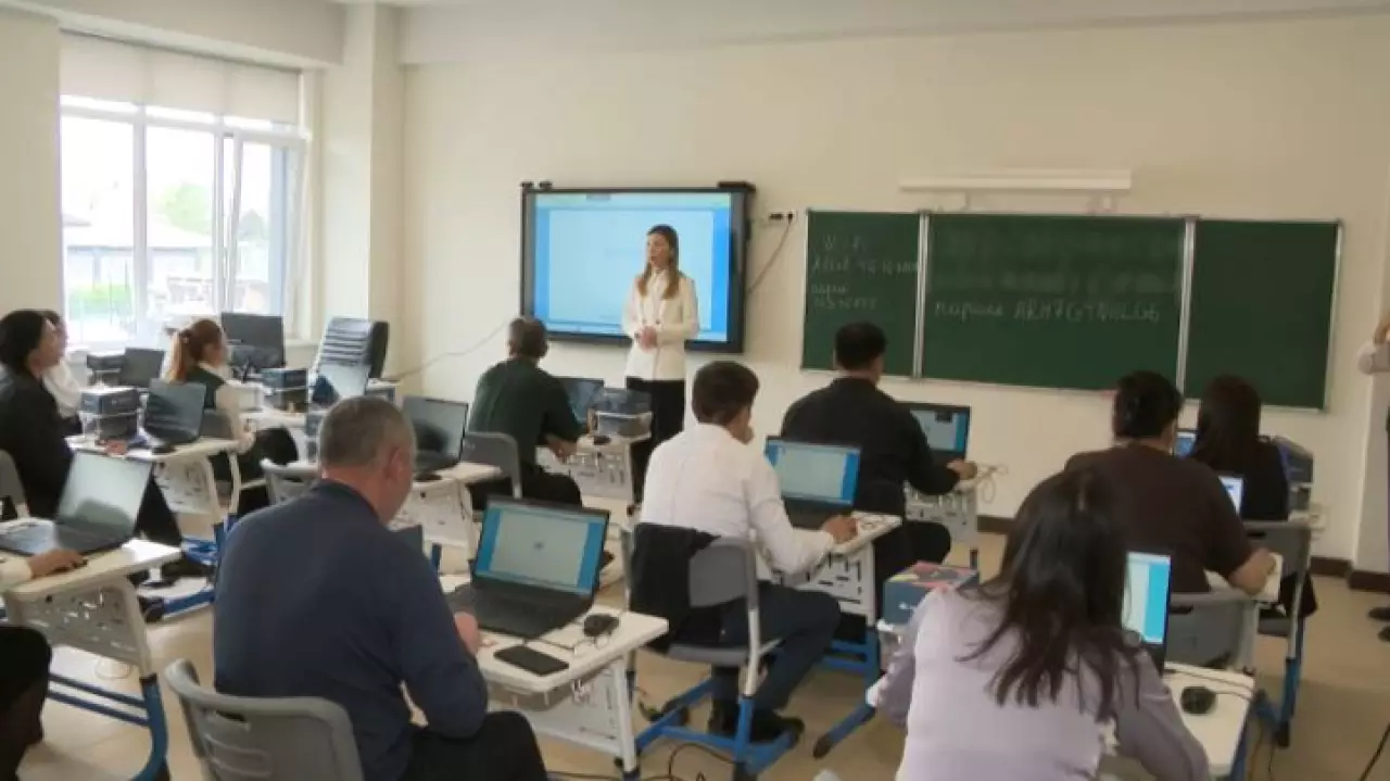 Алматинские школьники изучают программирование на смартфонах