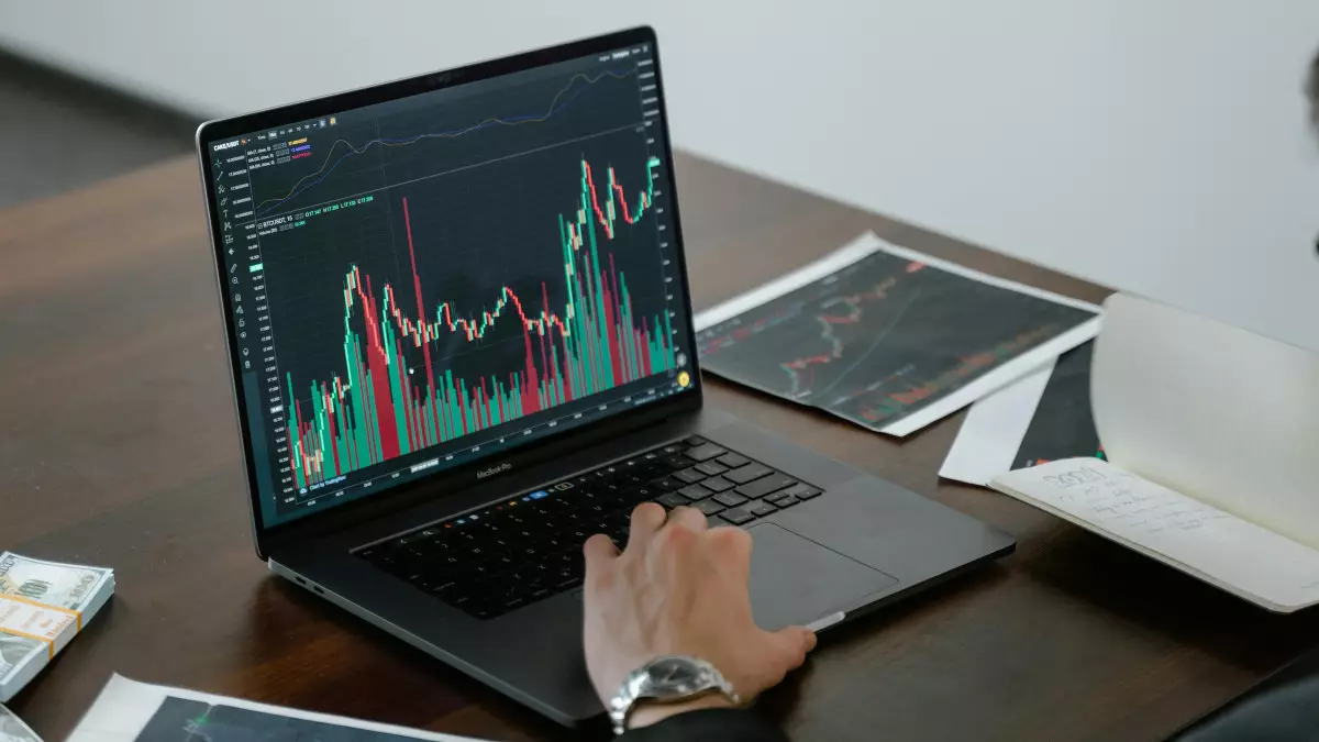 Вложили в облигации США, но не догнали инфляцию: что происходит пенсионными активами казахстанцев