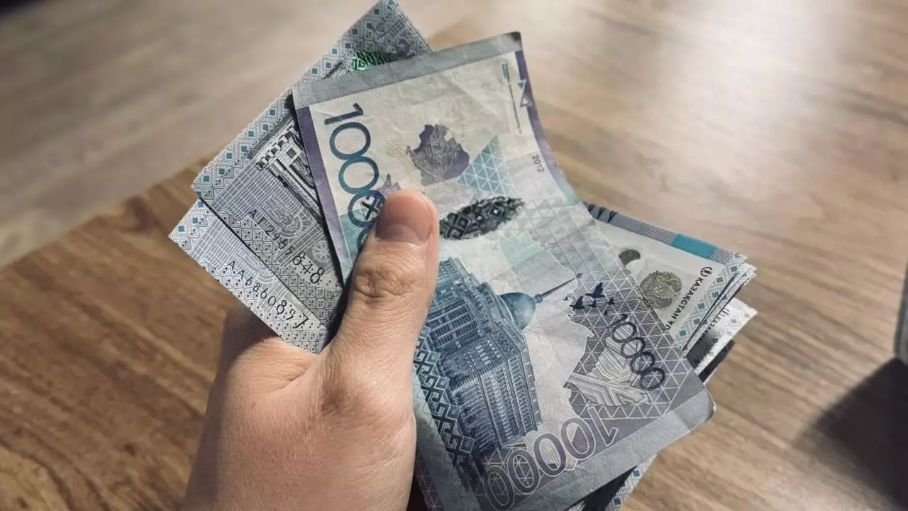 "Ара-қатынастары үзілген соң ақшаға қатысты шу шыққан". Жамбыл облысында сүйіктісіне жұмсаған ақшасын қайтарып алғысы келген жігіт сотқа жүгінді