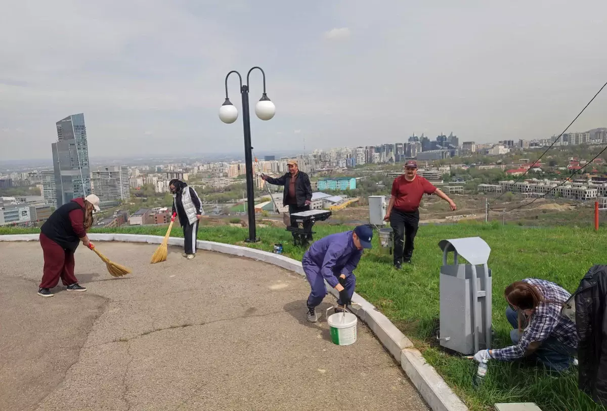 Алматыда трамплин маңында жүздеген тұрғын қатысқан сенбілік ұйымдастырылды