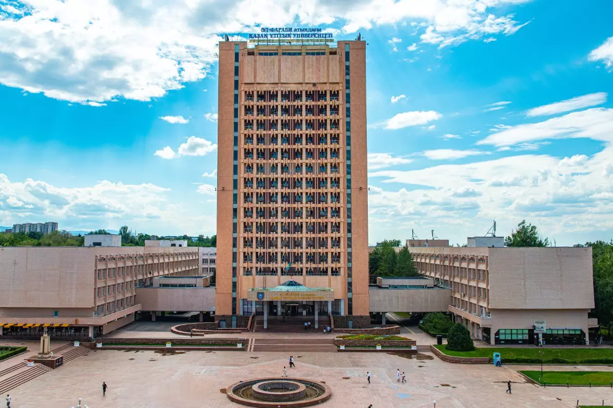 «Беременные и больные»: личные данные студентов КазНУ снова оказались в Сети