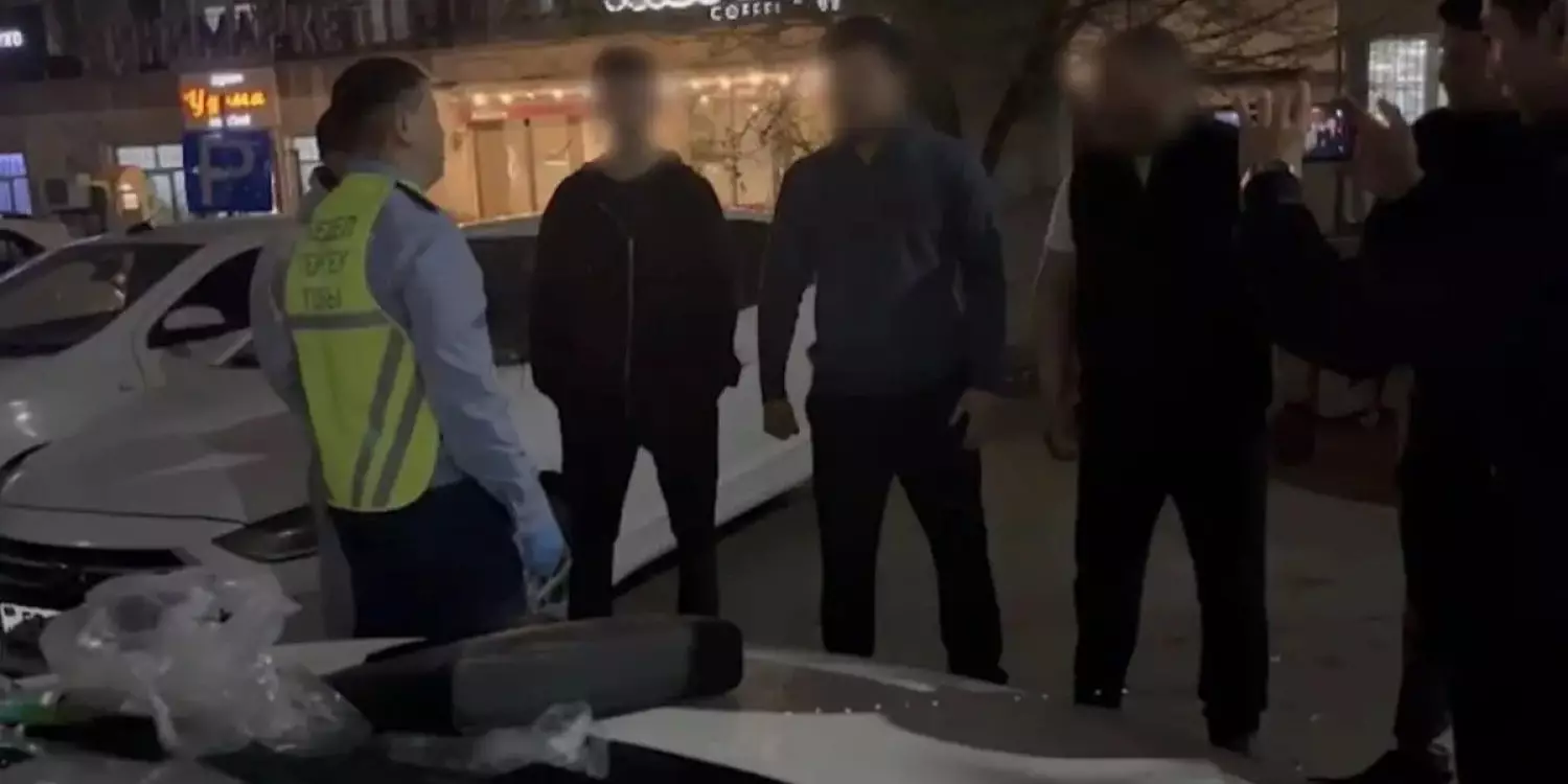 Алматыда екі күдіктіден 25 млн теңгелік есірткі мен қару тәркіленді