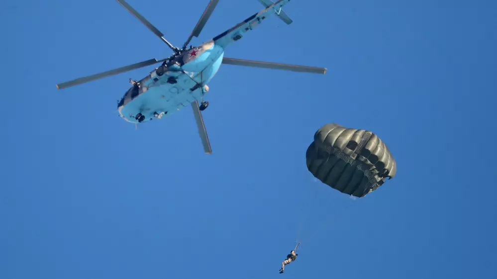 Парашюті ашылмай көз жұмған курсанттың өліміне кінәлі әскерилер сотталды