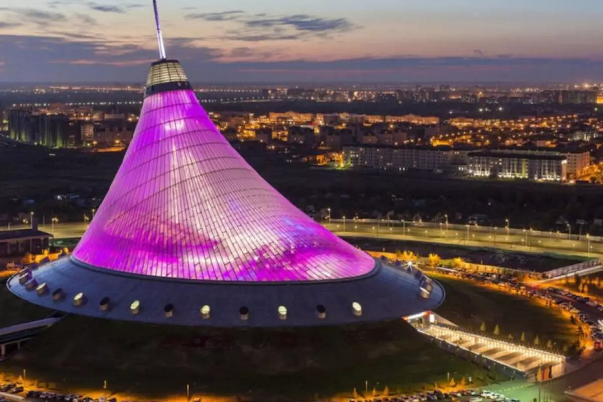 «Хан Шатыр» в Астане продают? В Сети появилось объявление