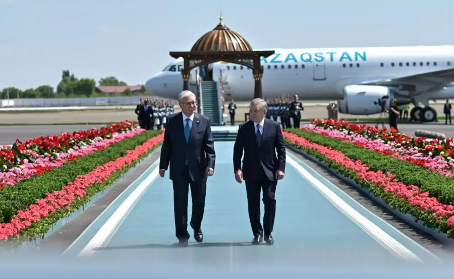 Тоқаев Өзбекстанға жұмыс сапарымен барды