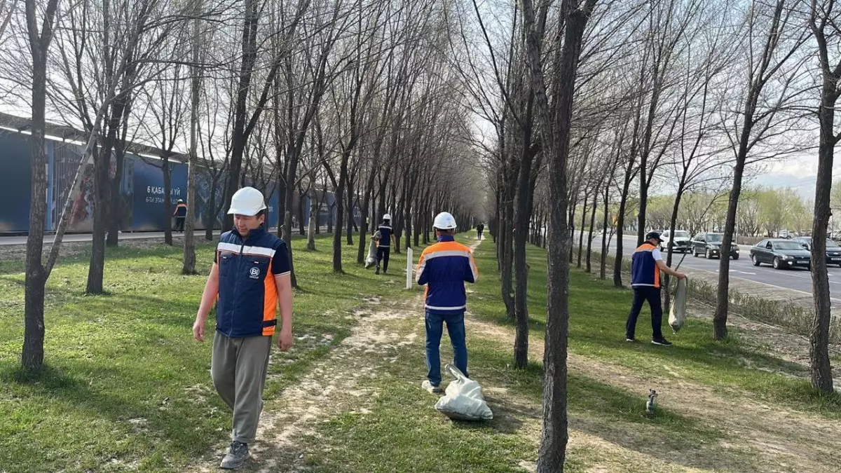 «Таза Қазақстан»: строительные компании Алматы приняли участие в субботнике