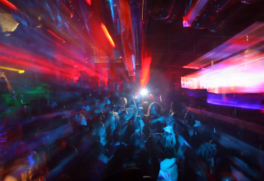 Алматыдағы түнгі клубта есірткі сатқан қызметкер ұсталды