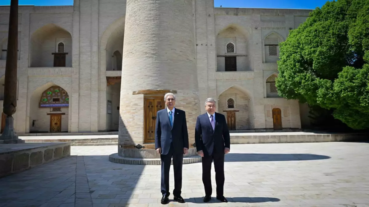 Қасым-Жомарт Тоқаев Бахауддин Нақышбанди мемориалдық кешеніне зиярат етті