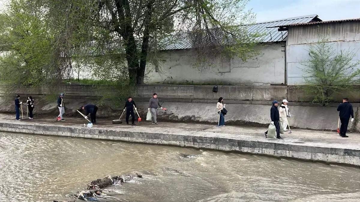 Сенбілік барысында Есентай өзені жағалауынан қоқыстар шығарылды