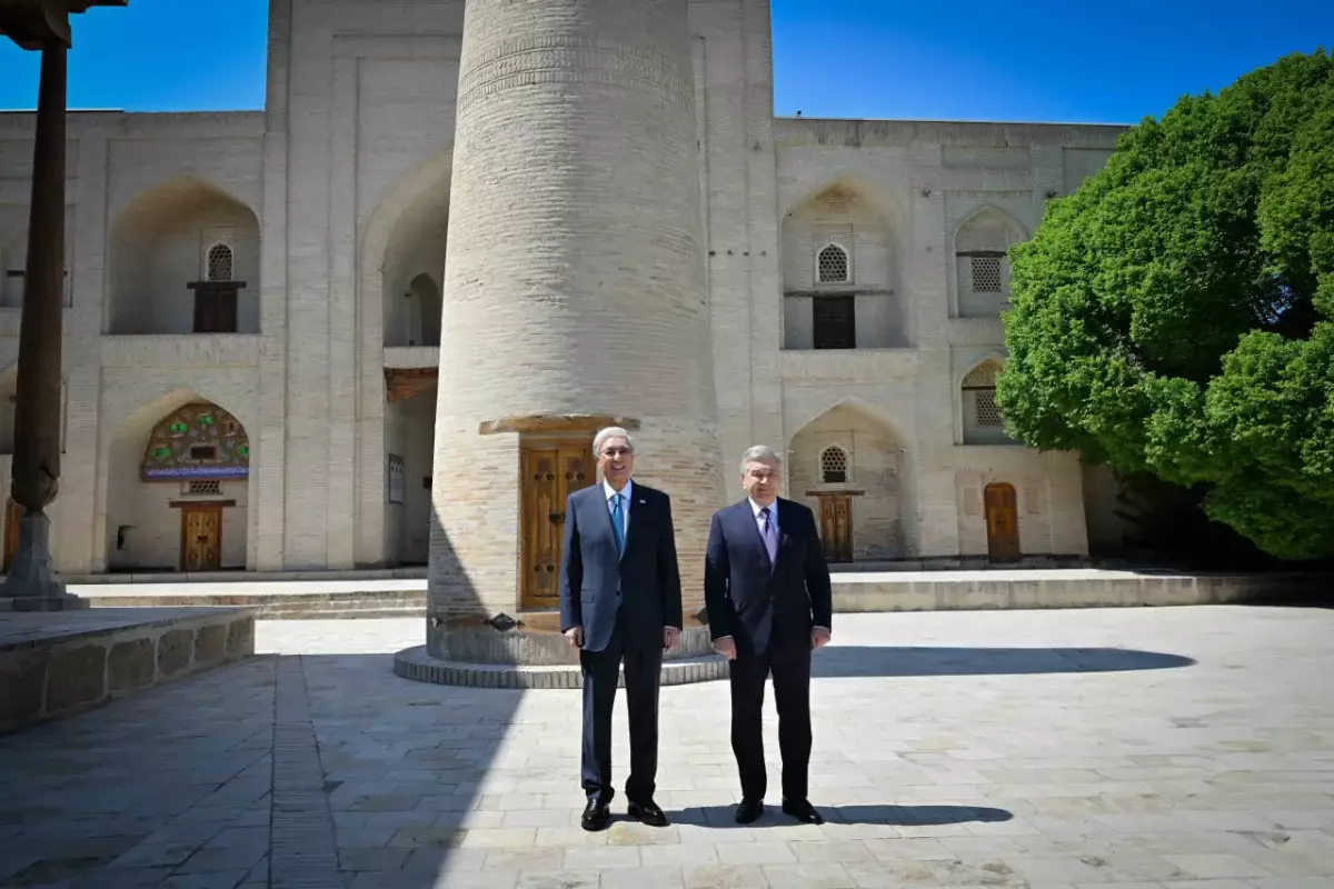 Қасым-Жомарт Тоқаев Бахауддин Нақышбанди мемориалдық кешеніне барды