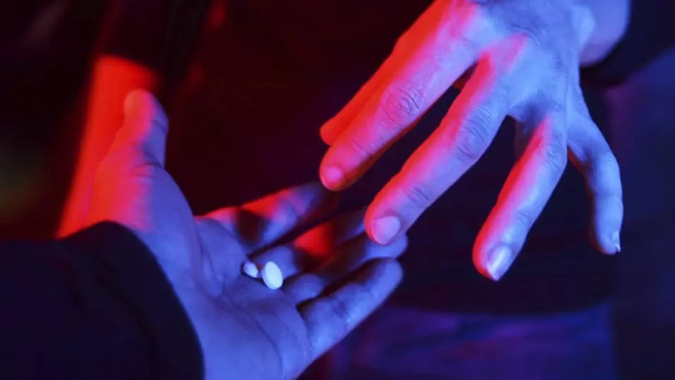 Алматыдағы элиталық түнгі клубтың қызметкері есірткі сатқаны үшін ұсталды