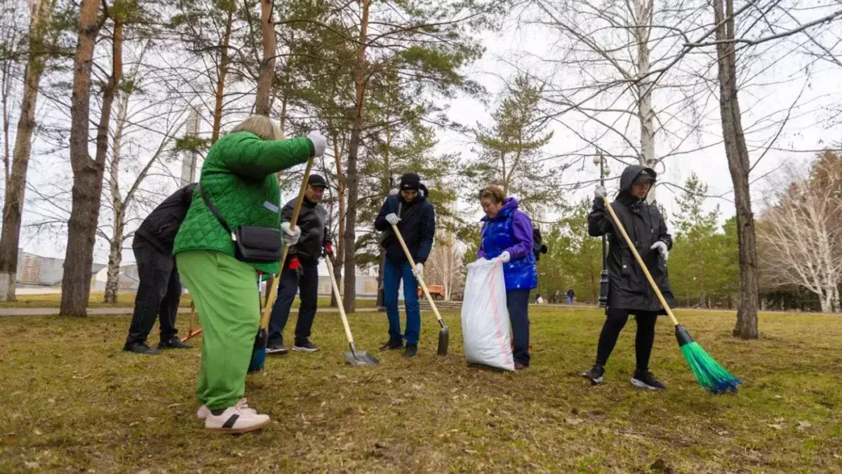Чистили улицы, дворы и общественные пространства: итоги субботника в Усть-Каменогорск
