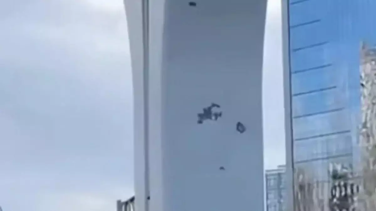 Астанада LRT тіректерінің бояуы сыпырылып түсе бастады