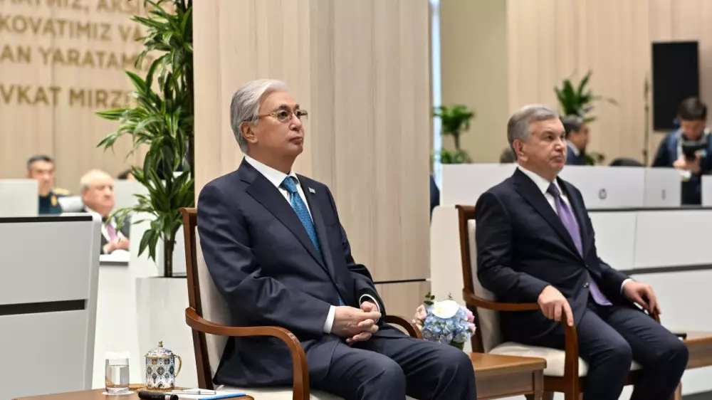 Қазақстан мен Өзбекстанның президенттері Бұхарадағы Ахуалдық орталыққа барды