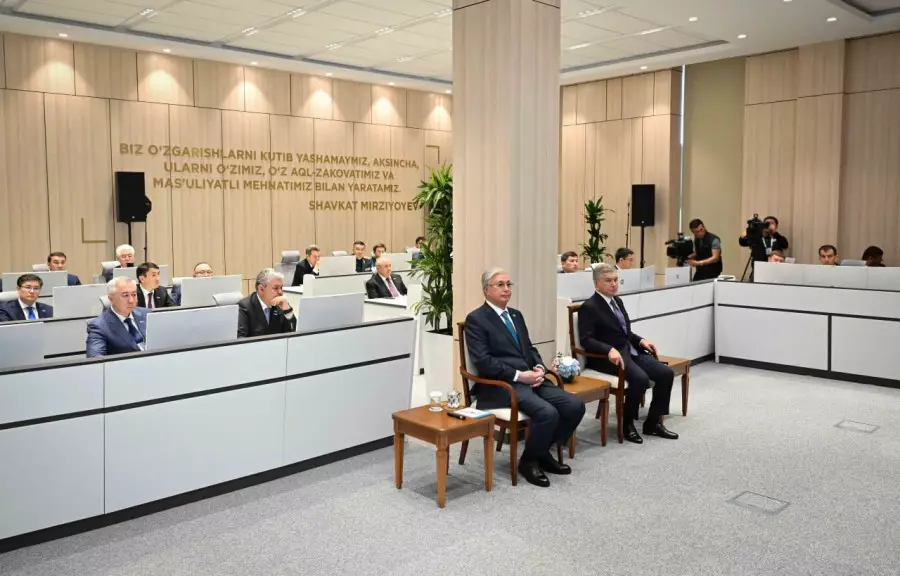 Қазақстан мен Өзбекстанның президенттері Бұхарадағы Ахуалдық орталыққа барды