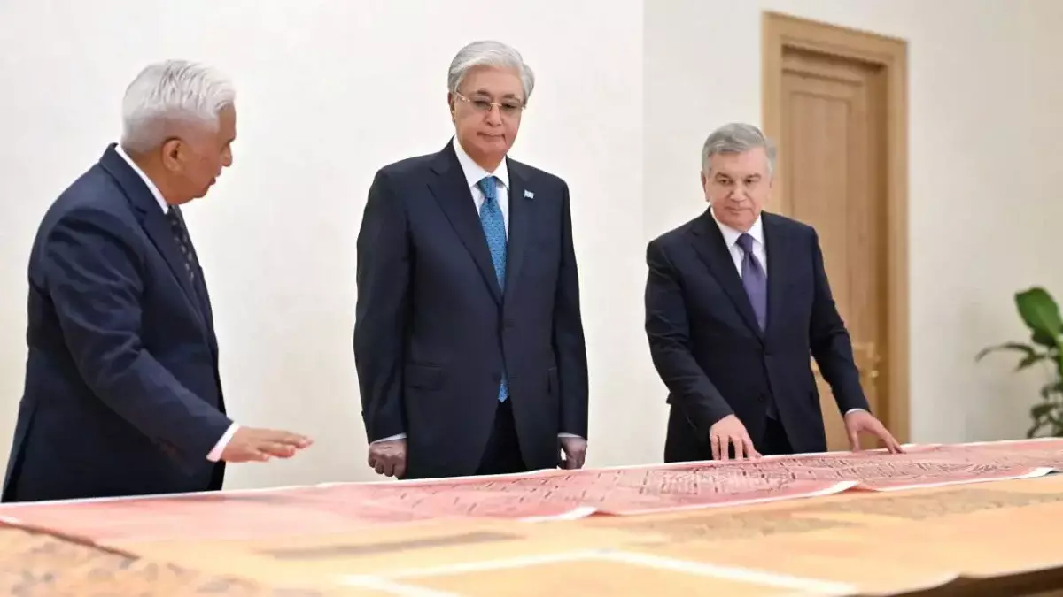 Узбекистан передал Казахстану исторические документы