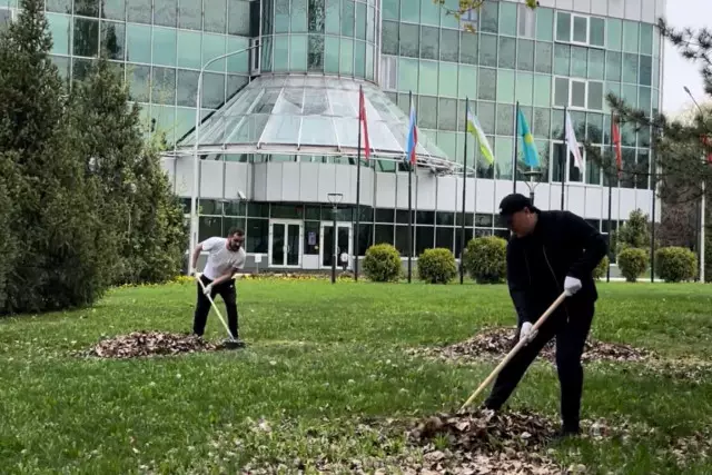 Таза қала үшін бизнес: Алматыда «Алатау» АЭА АТТ қатысушылары сенбілікке шықты