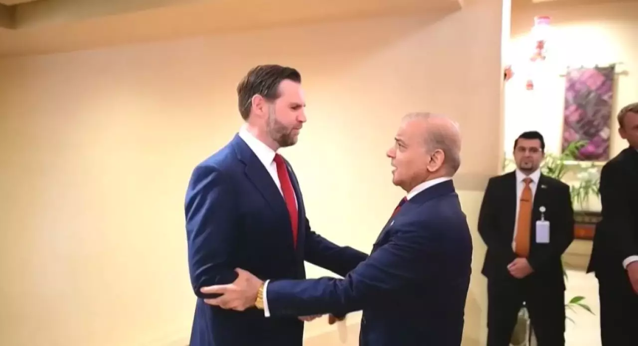 Джей Ди Вэнс Шахбаз Шарифпен кездесті