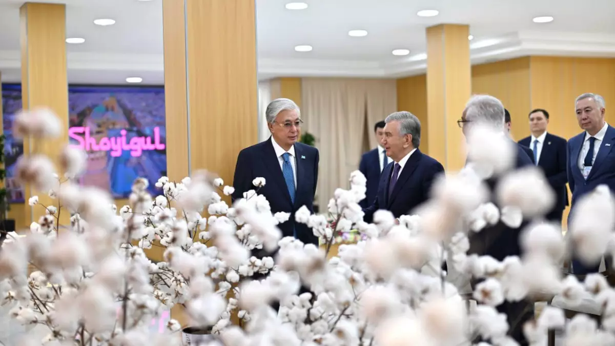 Қазақстан мен Өзбекстан президенттері MERGANTEKS кәсіпорнына барды