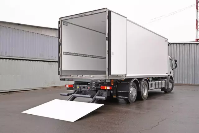 Францияда әкесі 9 жастағы ұлын бір жылдан астам уақыт фургонда ұстаған