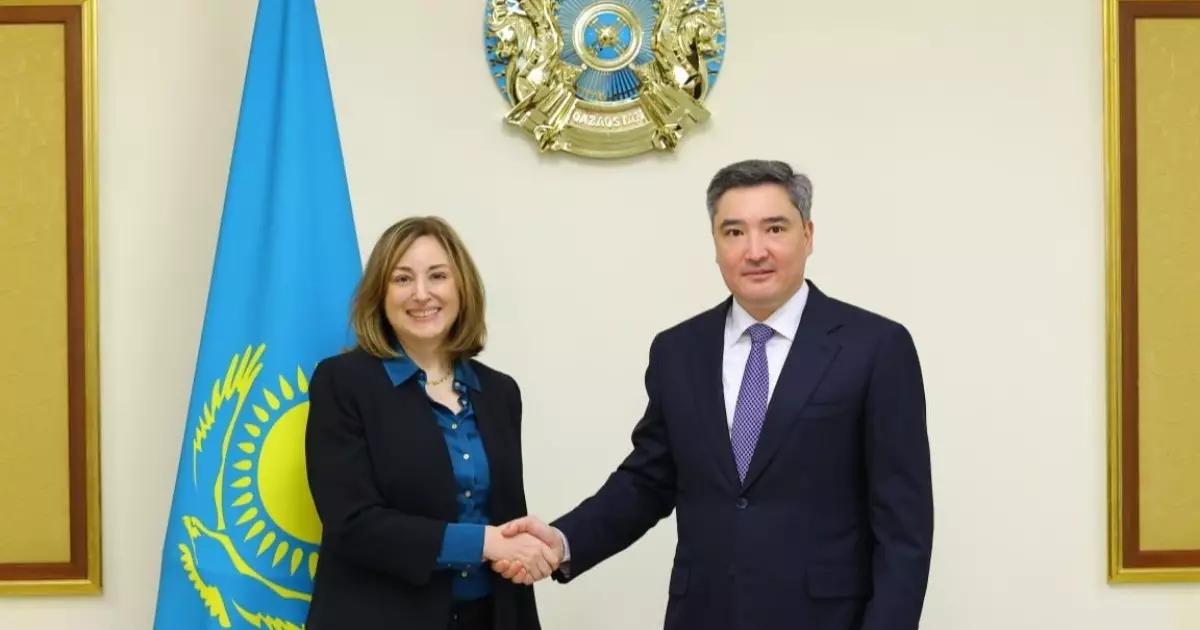  Олжас Бектенов АҚШ елшісі Джули Стаффтпен кездесті 